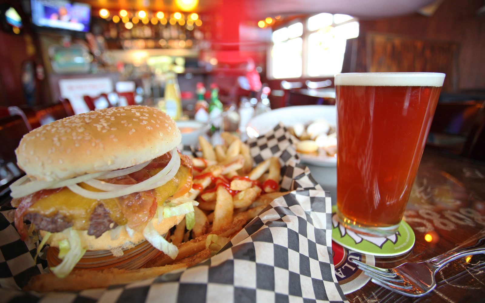 Burgers and a beer at U Street Pub & Eatery